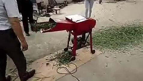 山东青贮铡草机生产现场视频